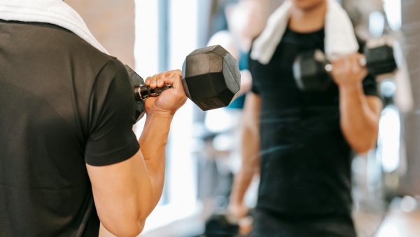 Izomnövelő fehérje: hogyan segítheti a hatékony edzést és az izomépítést?